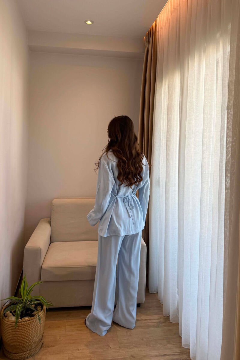 SET KEMISHE ME LIDHESE TEK BELI + PANTALONA PER FEMRA NE NGJYRE BLU TE ZBARDHUR - 2