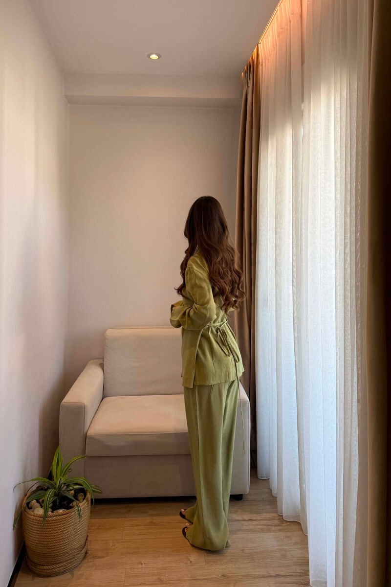 SET KEMISHE ME LIDHESE TEK BELI + PANTALONA PER FEMRA NE NGJYRE JESHILE TE ZBARDHUR - 2