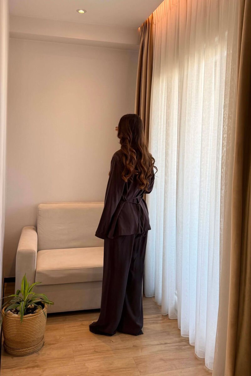 SET KEMISHE ME LIDHESE TEK BELI + PANTALONA PER FEMRA NE NGJYRE KAFE TE ERRET - 2
