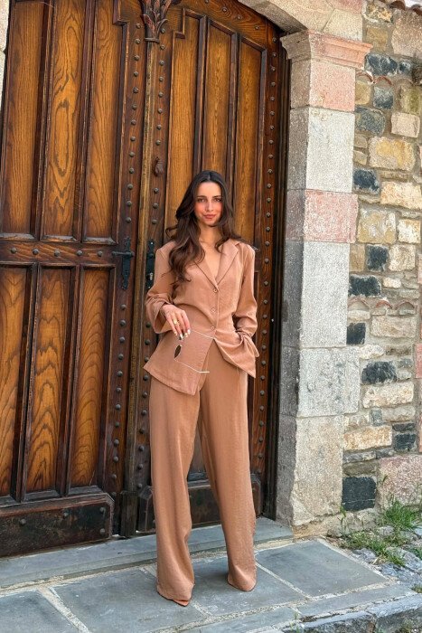SET KEMISHE ME LIDHESE TEK BELI + PANTALLONA PER FEMRA NE NGJYRE KAFE - 1