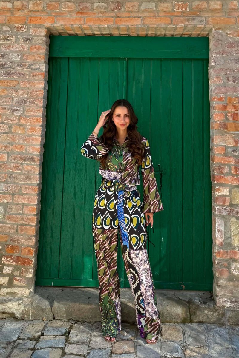 SET ME DIZAJN ABSTRAKT KEMISHE + PANTALLONA PER FEMRA SHUMENGJYRESH - 1