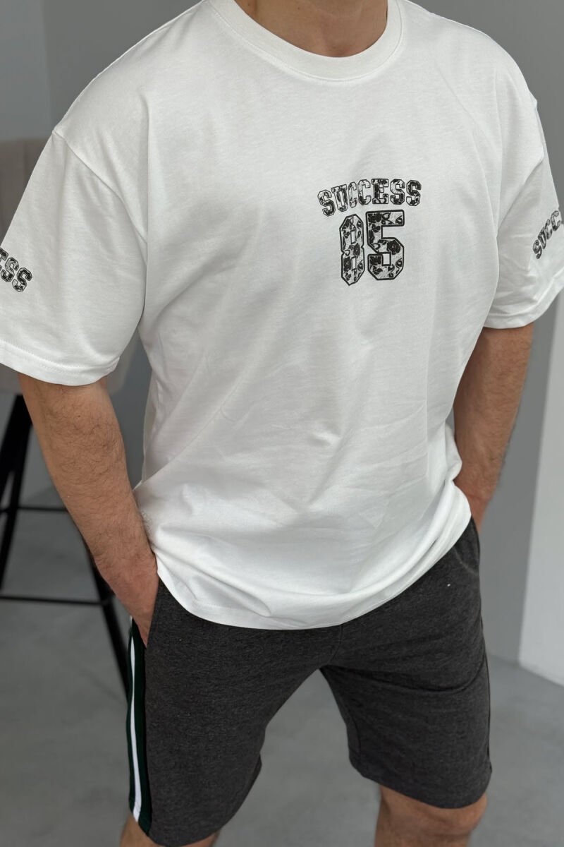 SET ME IMAZH T-SHIRT+PANTALLONA TË SHKURTRA PËR MESHKUJ NË NGJYRËN GRI E ERRËT+E BARDHË - 5