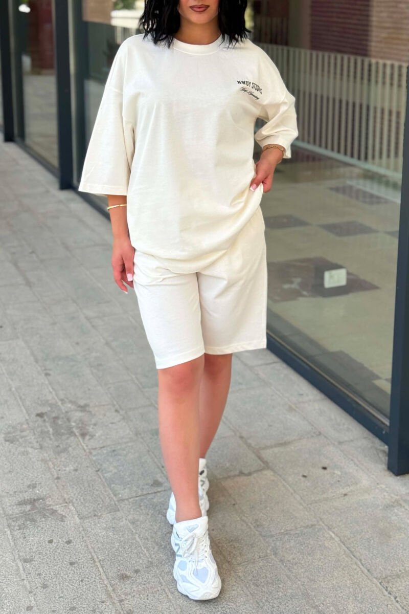 SET ME SHKRIME T-SHIRT + TUTA TE SHKURTRA PER FEMRA NE NGJYRE TE BARDHE - 5