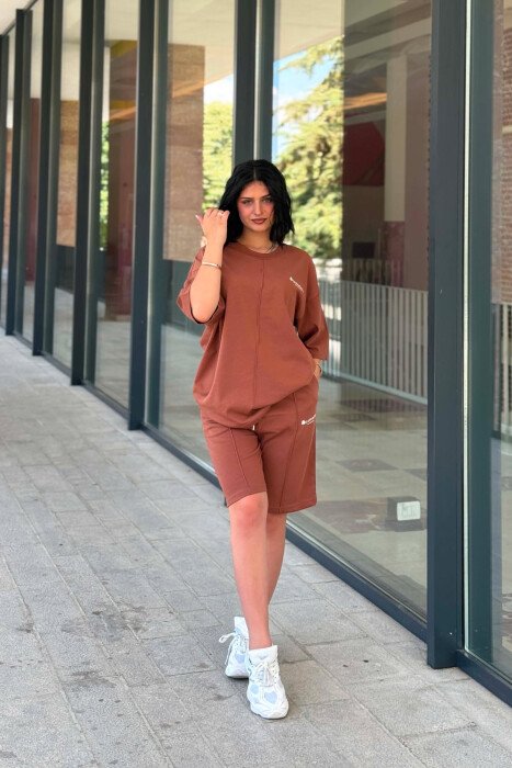 SET ME SHKRIME TE VOGLA T-SHIRT + TUTA TE SHKURTRA PER FEMRA NE NGJYRE KAFE - 3