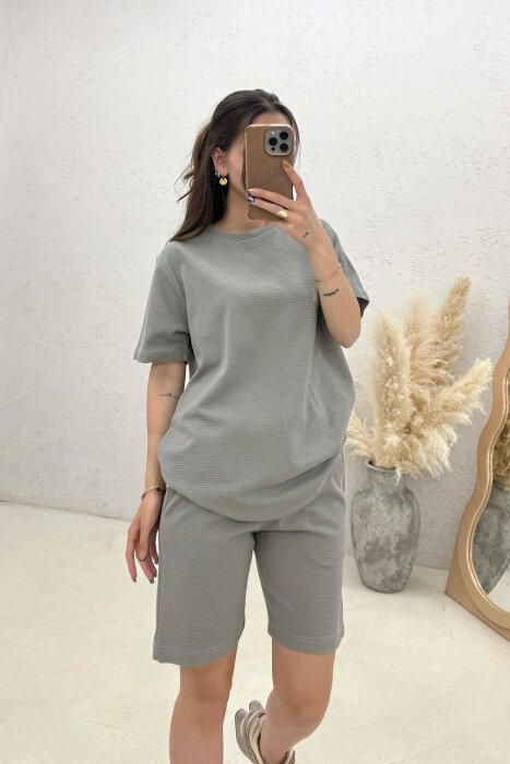 SET ME TEKSTURE T-SHIRT + PANTALLONA TE SHKURTRA PER FEMRA NE NGJYRE GRI - 3