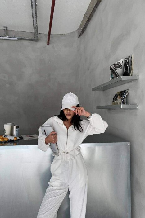 SET NJE NGJYRESH XHAKETE + PANTALLONA PER FEMRA NE NGJYRE TE BARDHE - 4