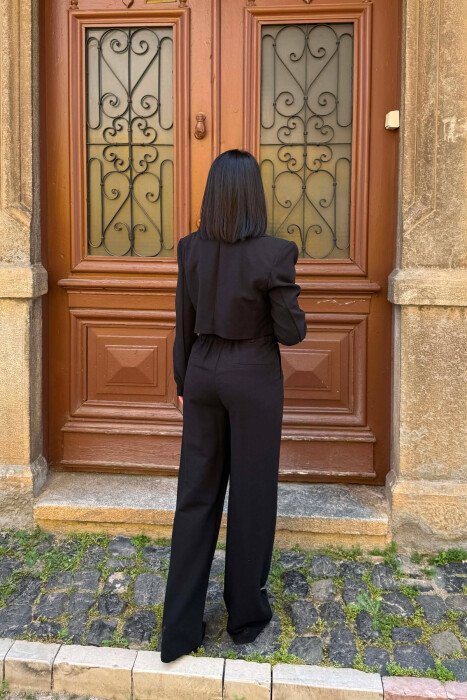 SET NJE NGJYRESH XHAKETE E SHKURTER + PANTALLONA PER FEMRA NE NGJYRE TE ZEZE - 3