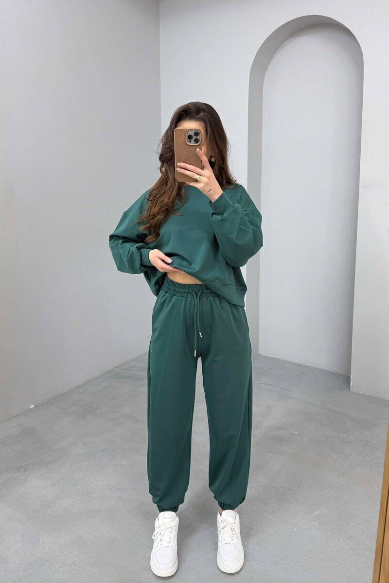 SET NJE NGJYRESH BLUZE E THJESHTE + TUTA PER FEMRA NE NGJYRE JESHILE - 1