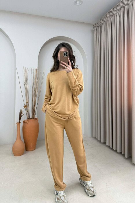 SET NJE NGJYRESH BLUZE + TUTA PER FEMRA NE NGJYRE BEZHE TE ERRET - 1