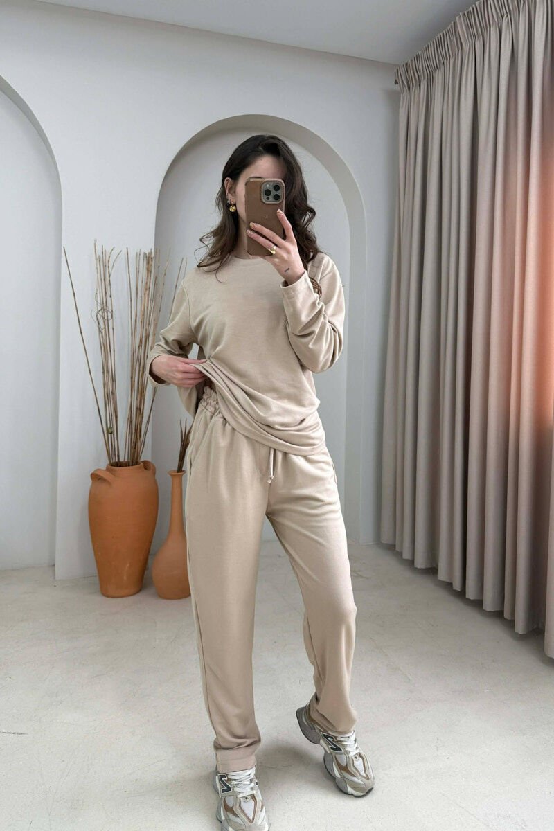 SET NJE NGJYRESH BLUZE + TUTA PER FEMRA NE NGJYRE BEZHE - 1