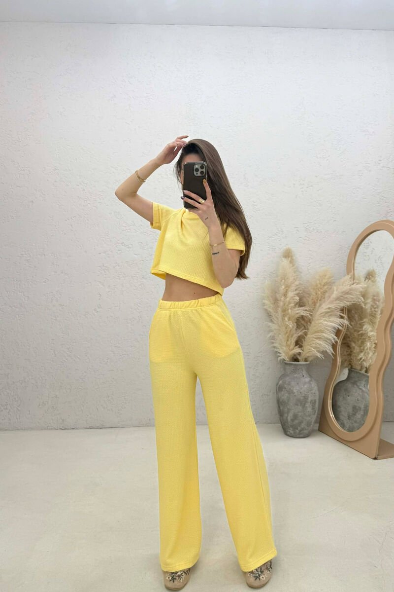 SET NJE NGJYRESH CROP TOP + PANTALLONA PER FEMRA NE NGJYRE TE VERDHE - 4