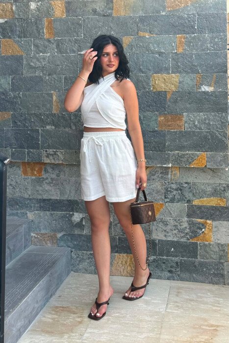 SET NJE NGJYRESH CROP TOP + PANTALLONA TE SHKURTRA PER FEMRA NE NGJYRE TE BARDHE - 2