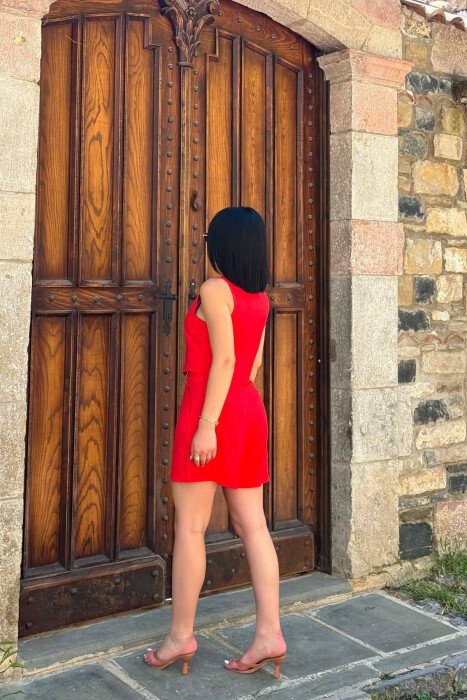 SET NJE NGJYRESH I THJESHTE JELEK + SHORTS PER FEMRA NE NGJYRE TE KUQE - 2