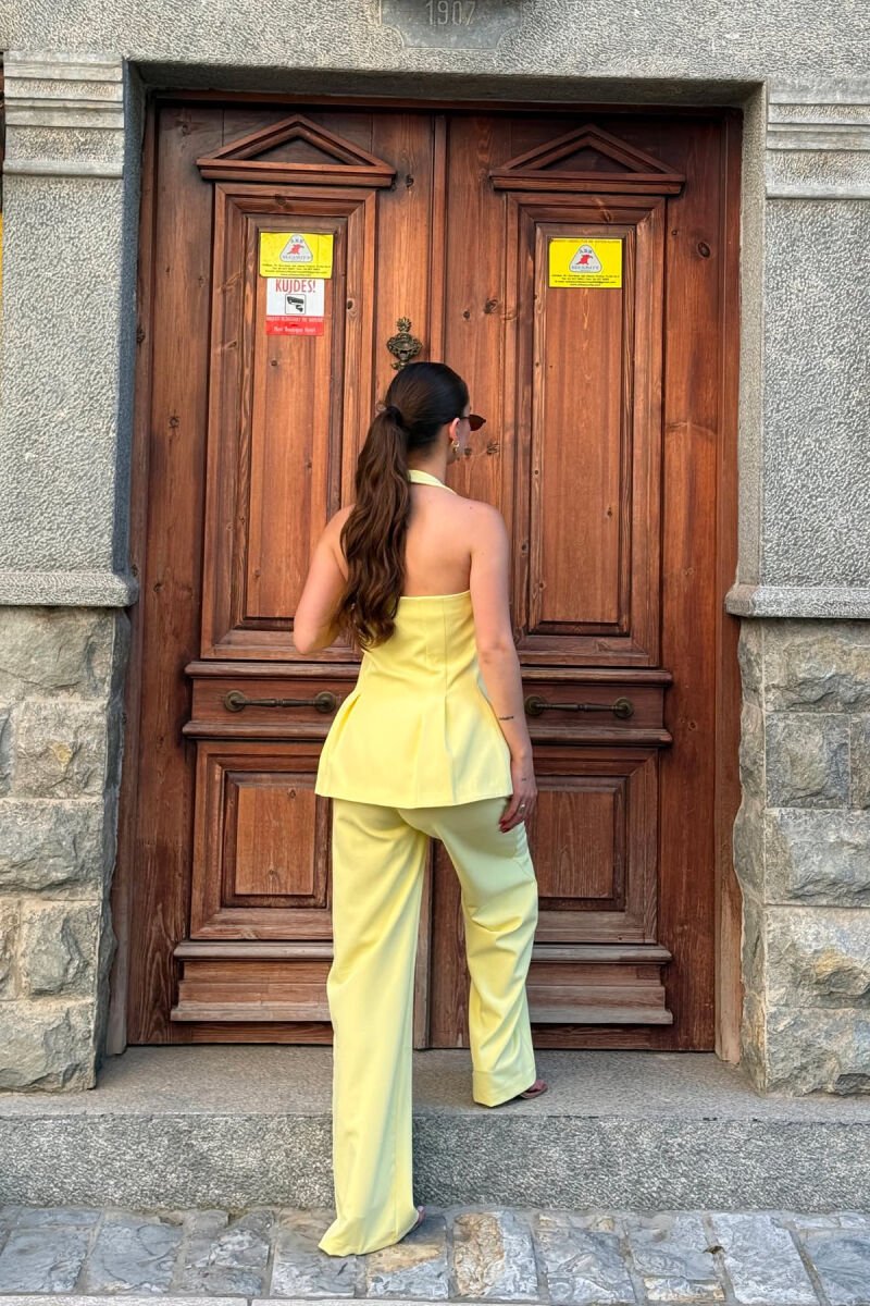SET NJE NGJYRESH JELEK ME KURRIZ TE HAPUR + PANTALLONA PER FEMRA NE NGJYRE E VERDHE - 4