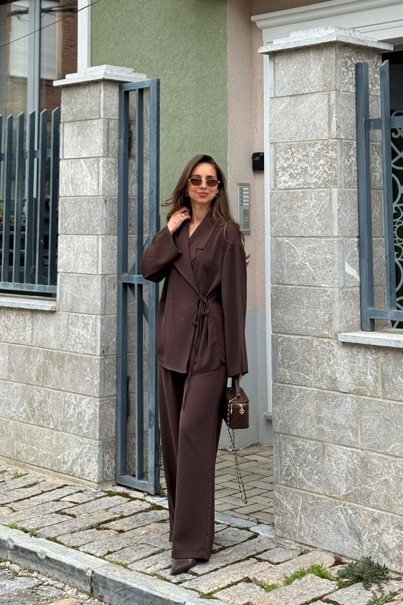SET NJE NGJYRESH KEMISHE ME LIDHESE + PANTALLONA PER FEMRA NE NGJYRE KAFE - 3