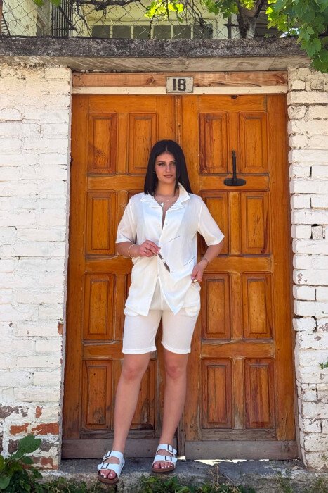 SET NJE NGJYRESH KEMISHE ME MENGE TE SHKURTRA + PANTALLONA TE SHKURTRA PER FEMRA NE NGJYRE TE BARDHE - KLAUDIO FASHION