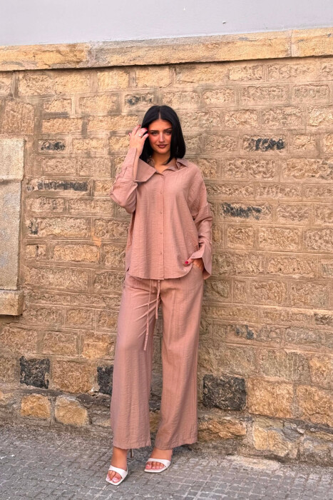 SET NJE NGJYRESH KEMISHE + PANTALLONA PER FEMRA NE NGJYRE KAFE TE ZBARDHUR - KLAUDIO FASHION