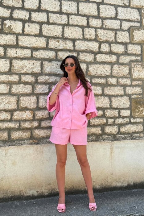 SET NJE NGJYRESH KEMISHE + PANTALLONA TE SHKURTRA ME RRIP PER FEMRA NE NGJYRE ROZE - 4