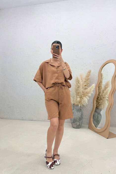 SET NJE NGJYRESH KEMISHE + PANTALLONA TE SHKURTRA PER FEMRA NE NGJYRE KAFE - 1