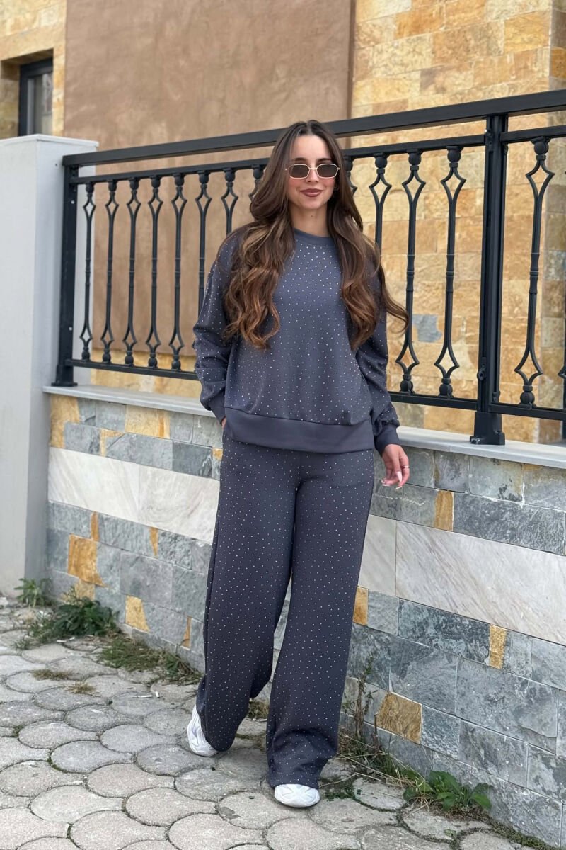 SET NJE NGJYRESH ME DETAJE ME SHKELQIM BLUZE + PANTALLONA PER FEMRA NE NGJYRE GRI E ERRET - 2