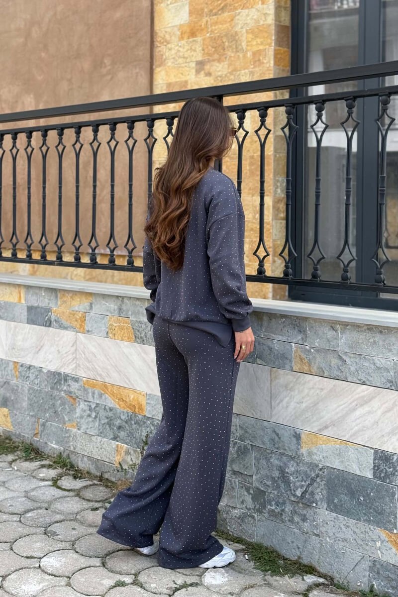 SET NJE NGJYRESH ME DETAJE ME SHKELQIM BLUZE + PANTALLONA PER FEMRA NE NGJYRE GRI E ERRET - 5