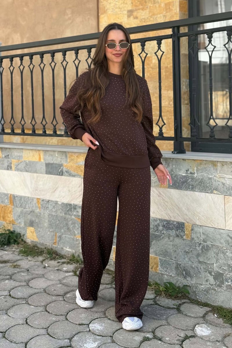 SET NJE NGJYRESH ME DETAJE ME SHKELQIM BLUZE + PANTALLONA PER FEMRA NE NGJYRE KAFE - 2