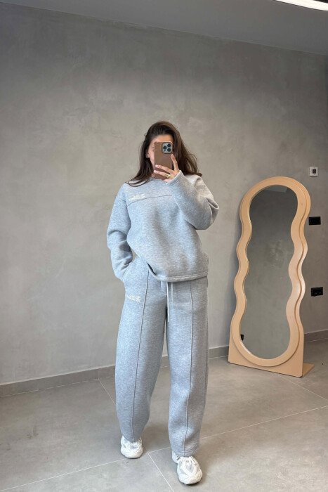 SET NJE NGJYRESH ME PUSH BLUZE + TUTA PER FEMRA NE NGJYRE GRI TE ZBARDHUR - KLAUDIO FASHION