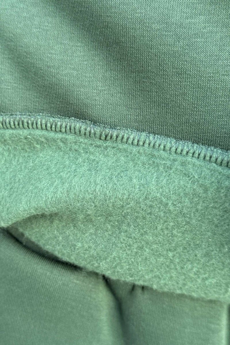SET NJË NGJYRËSH ME PUSH BLUZË+TUTA PËR MESHKUJ NË NGJYRË JESHILE - 3