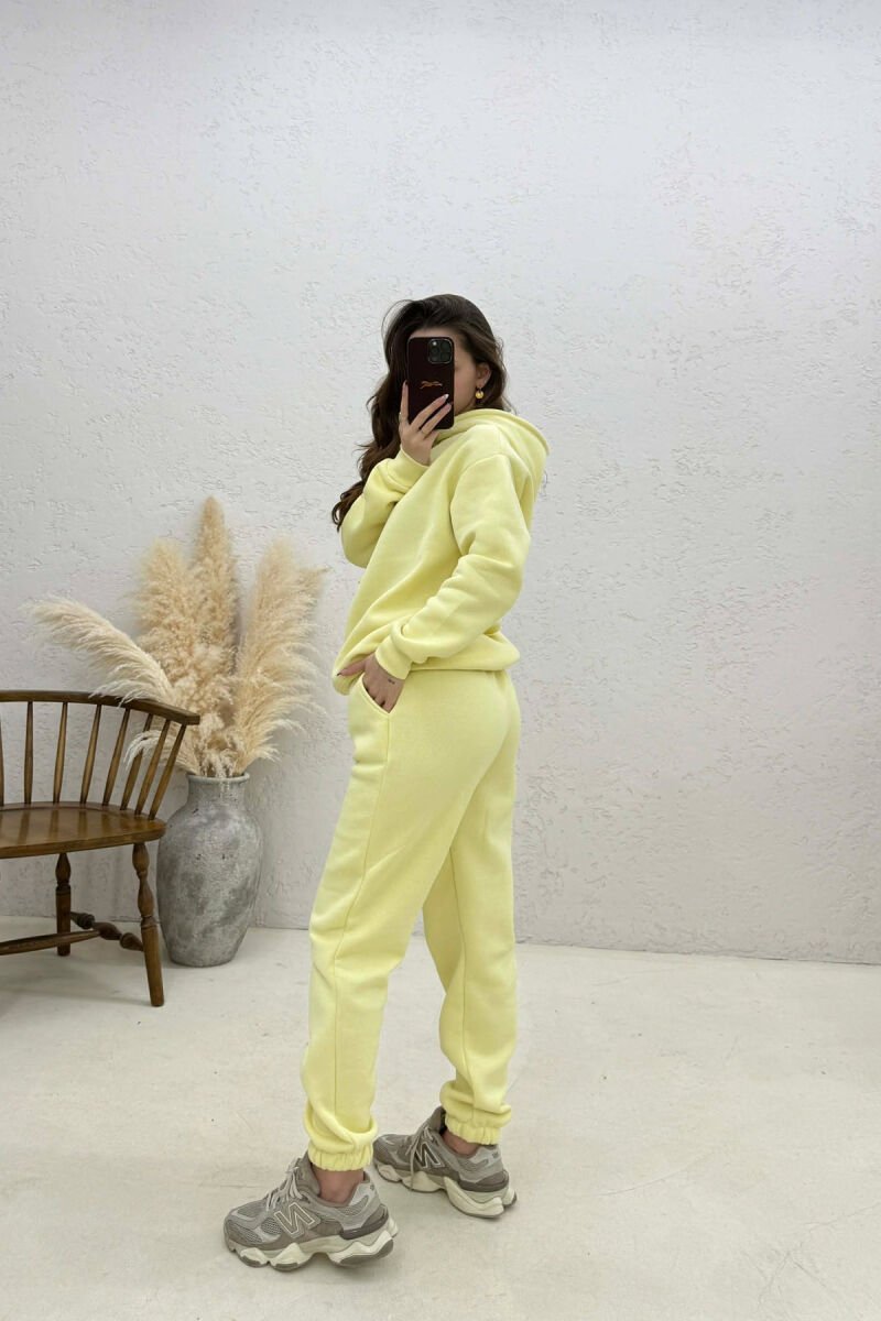 SET NJE NGJYRESH ME PUSH HOODIE + TUTA PER FEMRA NE NGJYRE TE VERDHE - 4