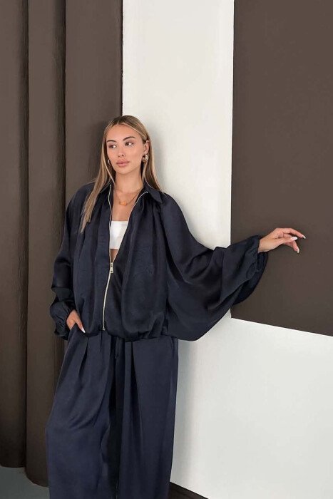 SET NJE NGJYRESH ME SHKELQIM XHAKETE + PANTALONA TE GJERA PER FEMRA NE NGJYRE BLU - 5