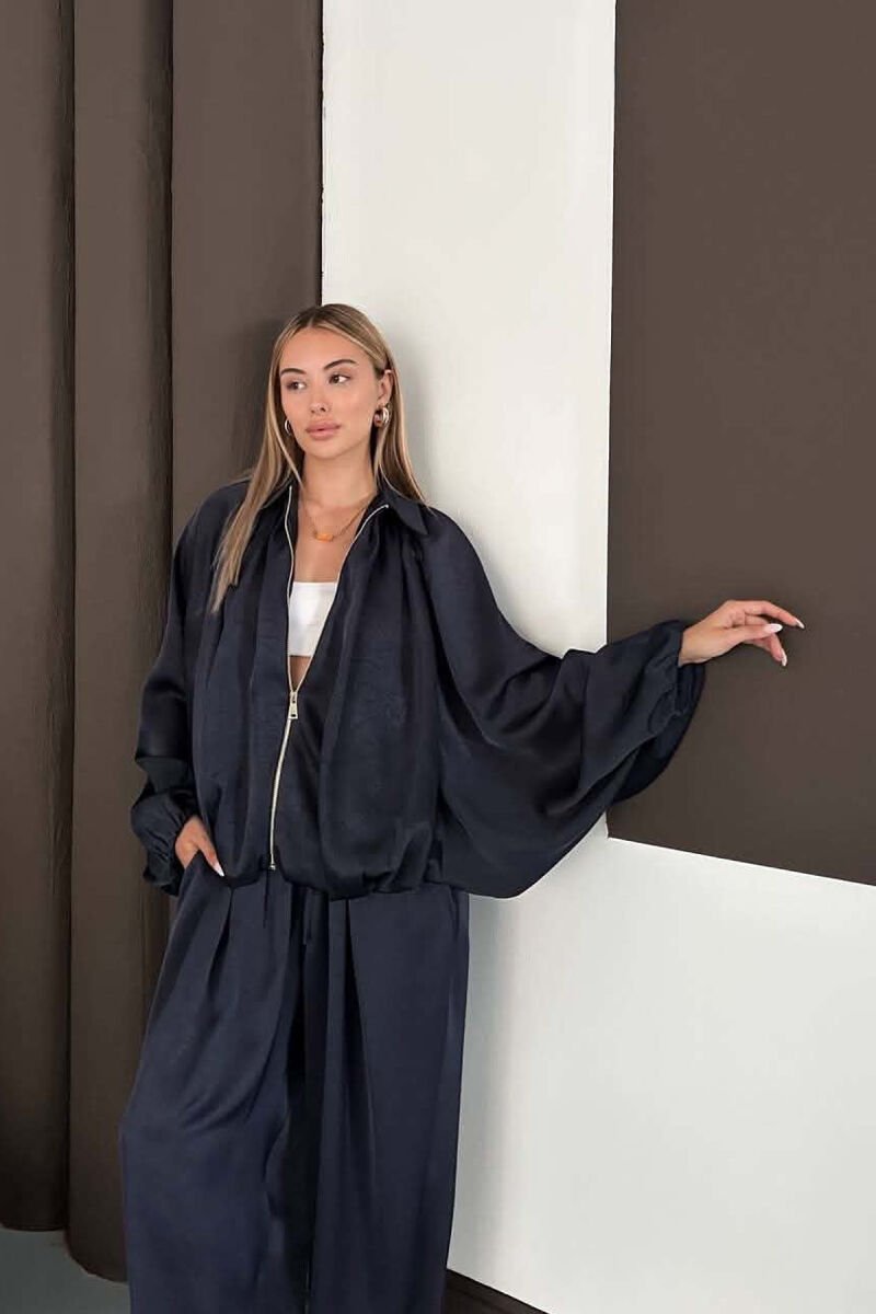 SET NJE NGJYRESH ME SHKELQIM XHAKETE + PANTALONA TE GJERA PER FEMRA NE NGJYRE BLU - 5