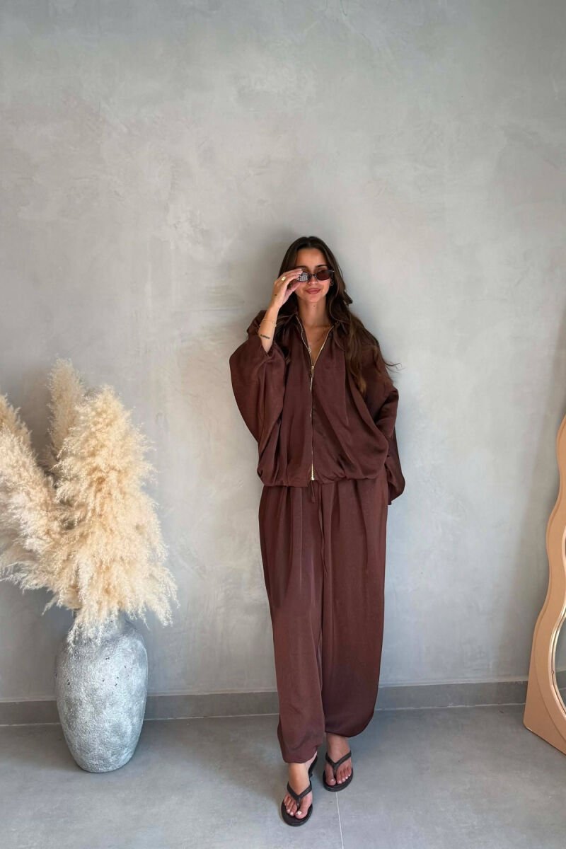 SET NJE NGJYRESH ME SHKELQIM XHAKETE + PANTALONA TE GJERA PER FEMRA NE NGJYRE KAFE - 3