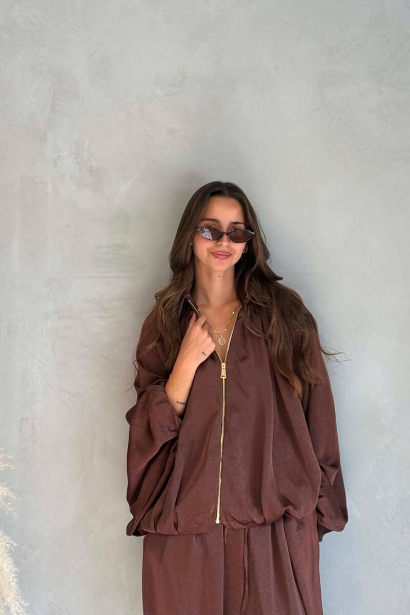 SET NJE NGJYRESH ME SHKELQIM XHAKETE + PANTALONA TE GJERA PER FEMRA NE NGJYRE KAFE - 5