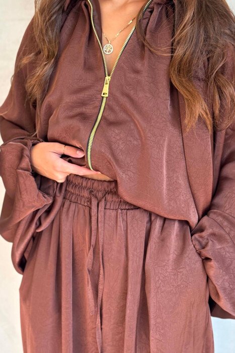 SET NJE NGJYRESH ME SHKELQIM XHAKETE + PANTALONA TE GJERA PER FEMRA NE NGJYRE KAFE - 6