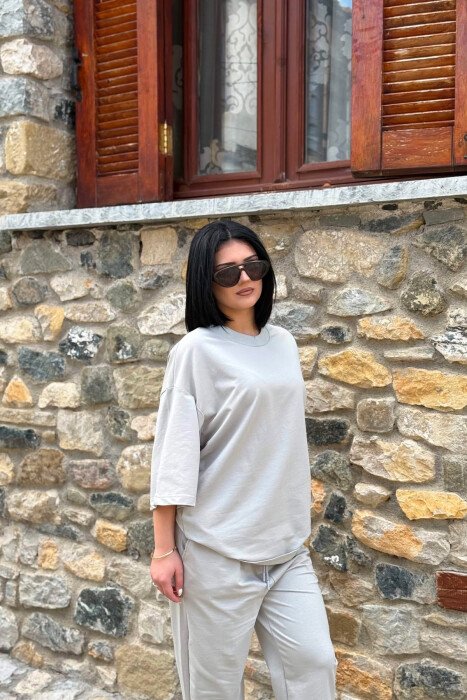 SET NJE NGJYRESH T-SHIRT I THJESHTE + TUTA PER FEMRA NE NGJYRE GRI - 3