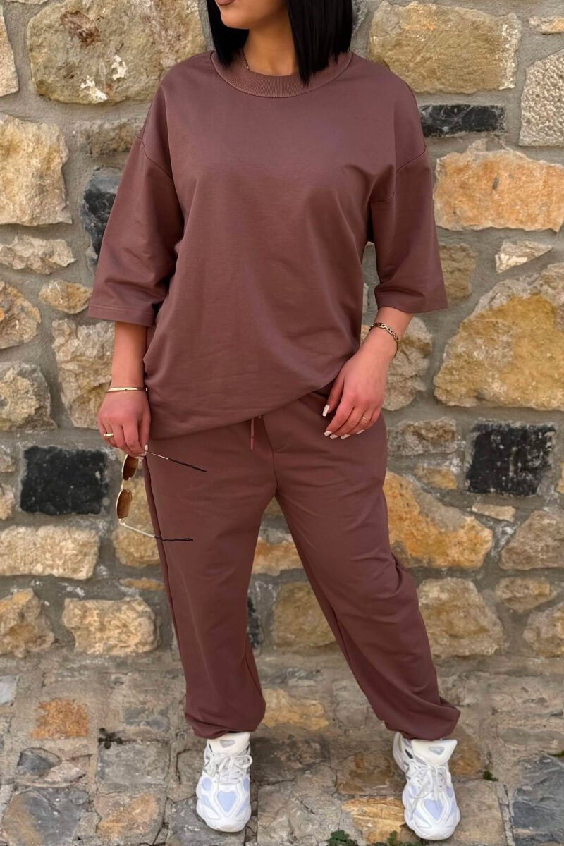 SET NJE NGJYRESH T-SHIRT I THJESHTE + TUTA PER FEMRA NE NGJYRE KAFE - 2