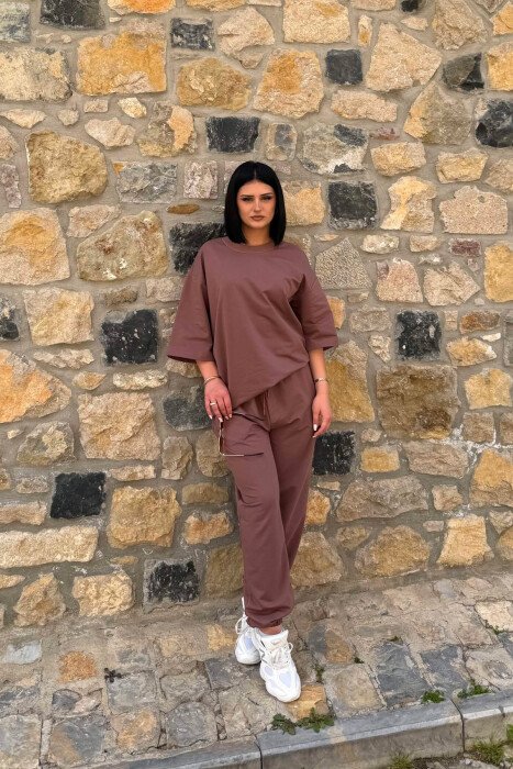 SET NJE NGJYRESH T-SHIRT I THJESHTE + TUTA PER FEMRA NE NGJYRE KAFE - 4