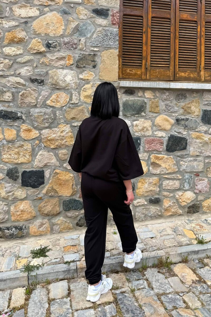 SET NJE NGJYRESH T-SHIRT I THJESHTE + TUTA PER FEMRA NE NGJYRE TE ZEZE - TE ZEZE - 6