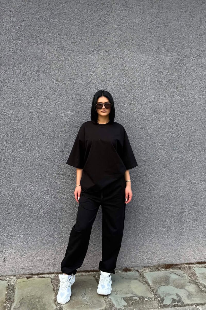 SET NJE NGJYRESH T-SHIRT I THJESHTE + TUTA PER FEMRA NE NGJYRE TE ZEZE - 1