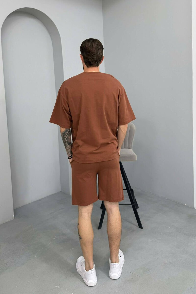 SET NJE NGJYRESH T-SHIRT I THJESHTE + TUTA PER MESHKUJ NE NGJYRE KAFE - 4
