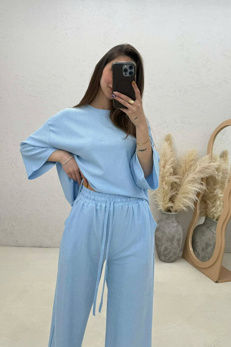 SET NJE NGJYRESH T-SHIRT + PANTALLONA PER FEMRA NE NGJYRE BLU TE ZBARDHUR - 2