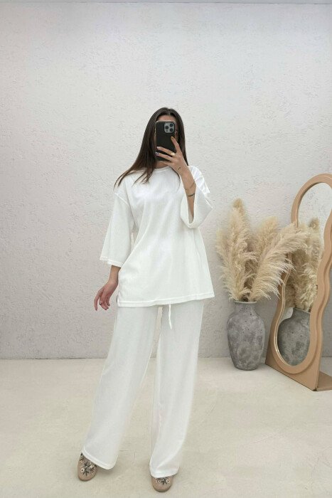 SET NJE NGJYRESH T-SHIRT + PANTALLONA PER FEMRA NE NGJYRE TE BARDHE - KLAUDIO FASHION