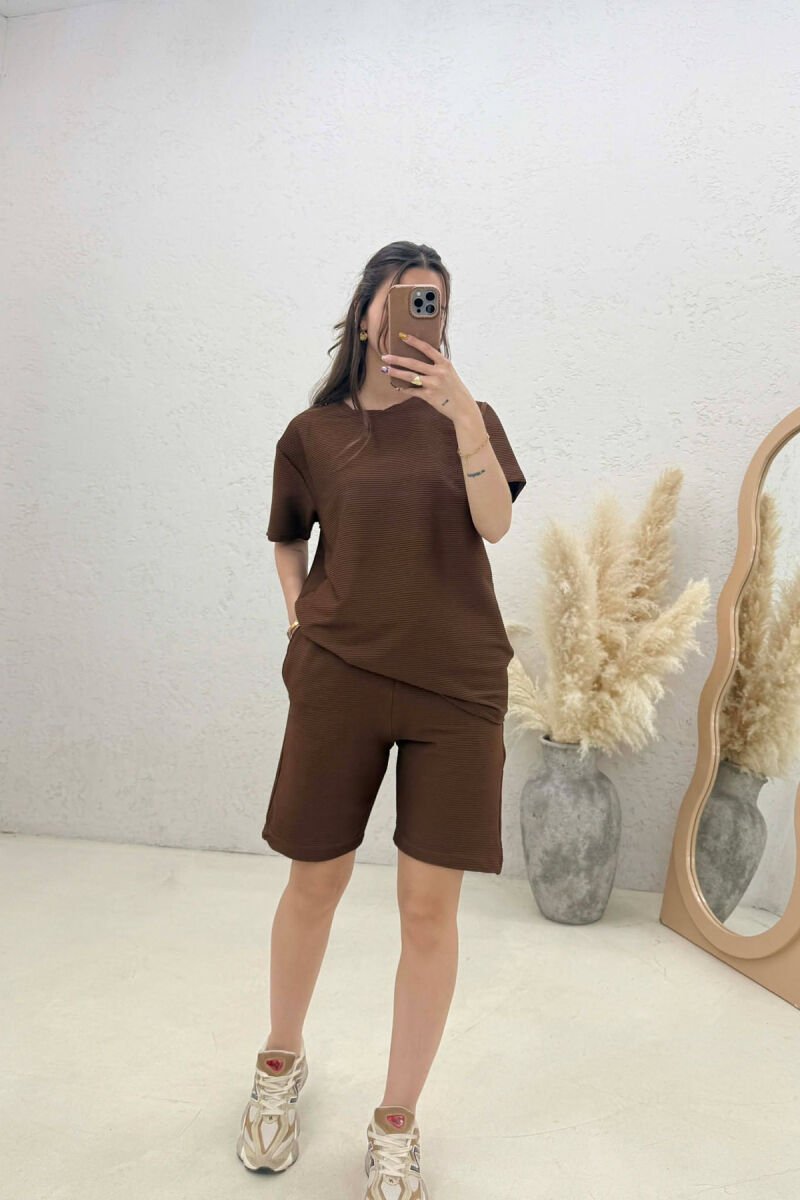 SET NJE NGJYRESH T-SHIRT + PANTALLONA TE SHKURTRA PER FEMRA NE NGJYRE KAFE - 2