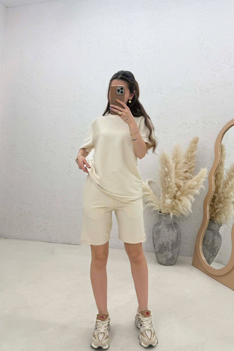 SET NJE NGJYRESH T-SHIRT + PANTALLONA TE SHKURTRA PER FEMRA NE NGJYRE KREM - 1