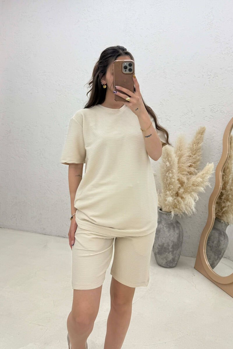 SET NJE NGJYRESH T-SHIRT + PANTALLONA TE SHKURTRA PER FEMRA NE NGJYRE KREM - 2