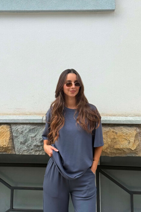 SET NJE NGJYRESH T-SHIRT + TUTA PER FEMRA NE NGJYRE GRI TE ERRET - 2