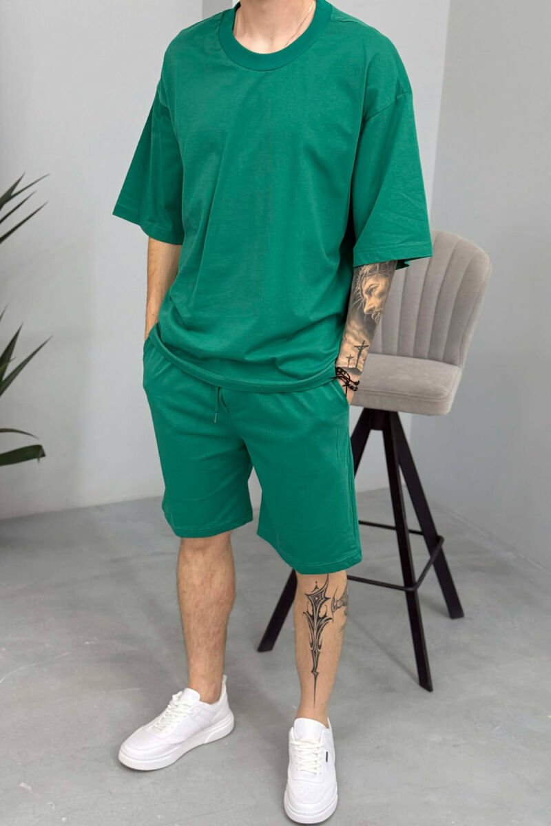 SET NJE NGJYRESH T-SHIRT + TUTA PER MESHKUJ NE NGJYRE JESHILE TE ZBARDHUR - 2