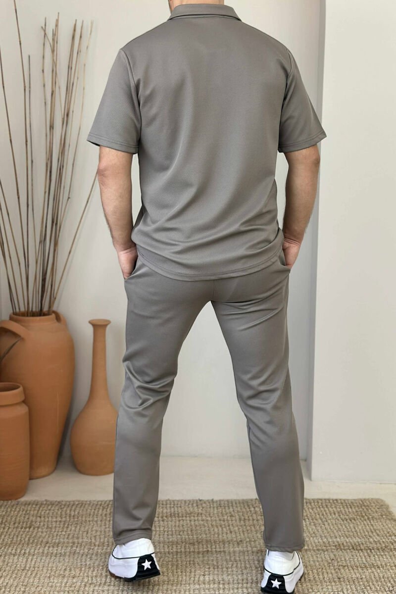 SET NJË NGJYRËSH T-SHIRT+TUTA PËR MESHKUJ NË NGJYRËN KAFE E ZBARDHUR - 2