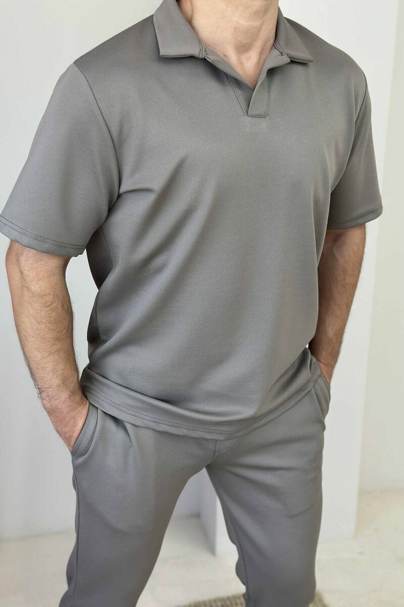 SET NJË NGJYRËSH T-SHIRT+TUTA PËR MESHKUJ NË NGJYRËN KAFE E ZBARDHUR - 4