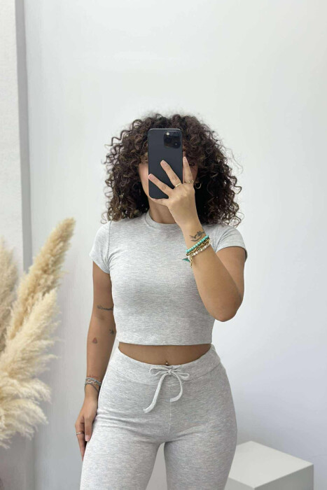 SET NJË NGJYRËSH T-SHIRT+PANTALLONA PËR FEMRA NË NGJYRËN GRI - 3